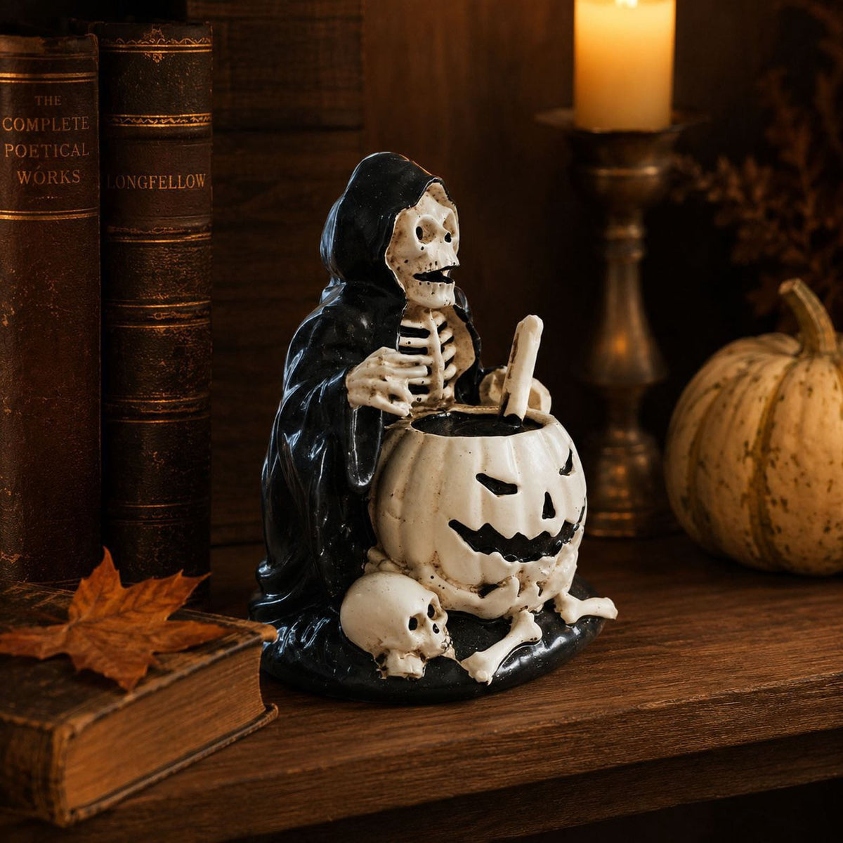 Hotyverty Vintage Window Skeleton Resin Wall Figurine, Gothic Indoor Wall Decor for Door Mantel, Creative Halloween Gift for Halloween Party Decor Enthusiasts
