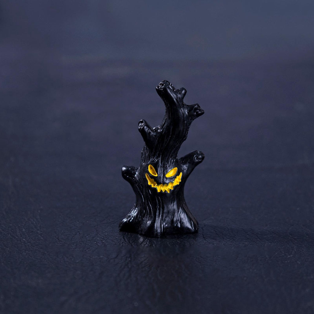 WKSCLPAI Halloween Miniatures Figures Mini Resin Figurines for Halloween Decorations, Halloween Party Favors Bag Fillers Garden Dollhouse Decor 12 Styles to Choose From, Skeleton Hugs