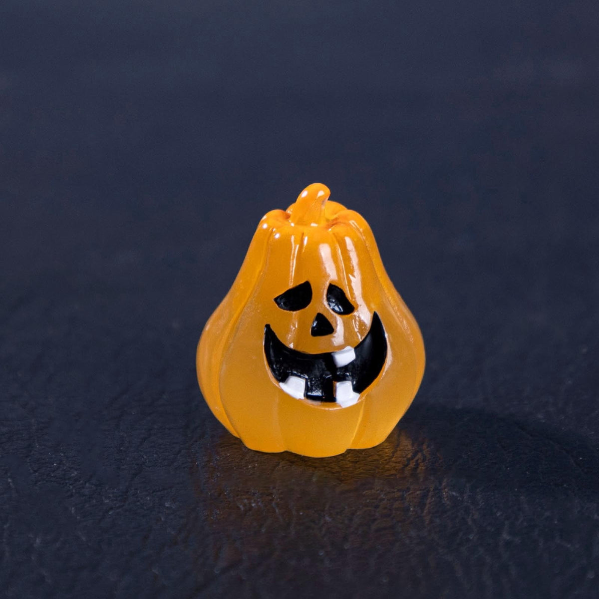 WKSCLPAI Halloween Miniatures Figures Mini Resin Figurines for Halloween Decorations, Halloween Party Favors Bag Fillers Garden Dollhouse Decor 12 Styles to Choose From, Skeleton Hugs