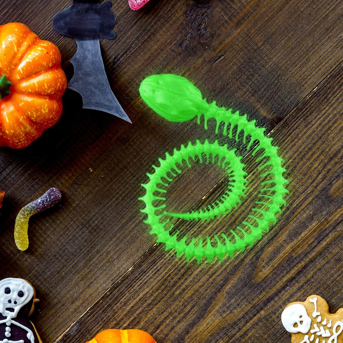 JOGZMZ Glow in the Dark Halloween Snake Skeleton - Scary Fake Reptile Prank Toy for Party Decorations, Haunted House Props (Green, Plastic)