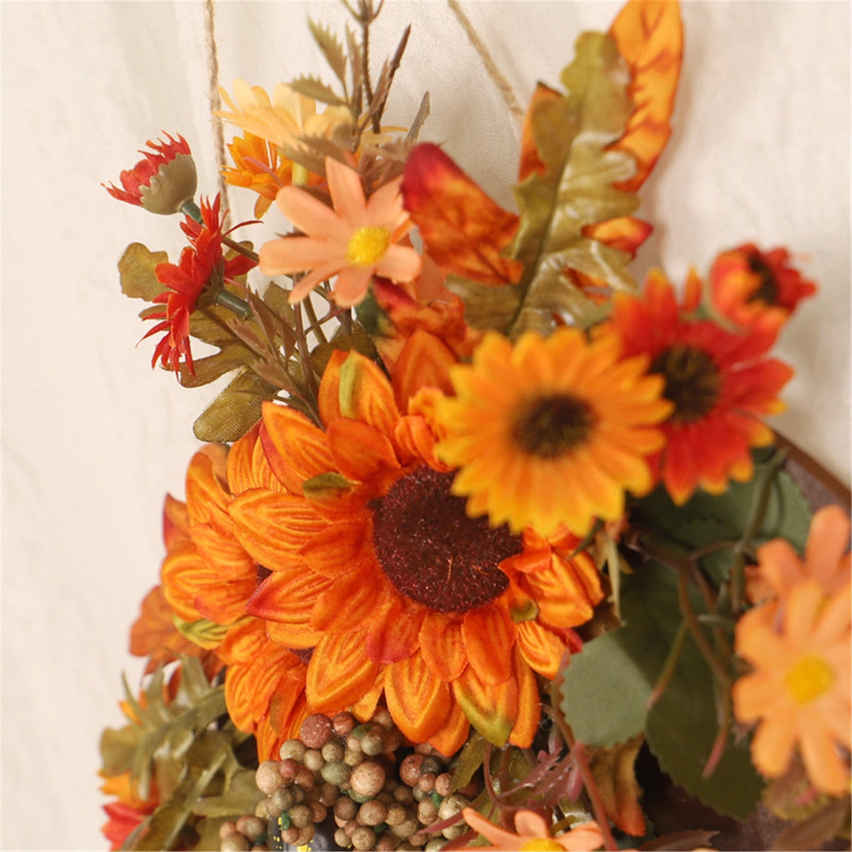 sruoe Halloween Decorations, Halloween Wreaths for Front Door, Artificial Wreaths, Indoor Outdoor Halloween Decor, Halloween Wreaths for Front Door, Halloween Party Decoration, Yard Decoration