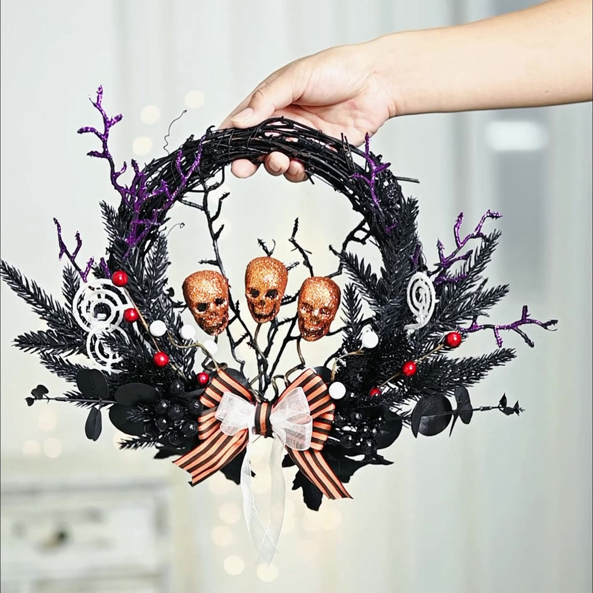 sruoe Halloween Decorations, Indoor Outdoor Halloween Decor, Artificial Wreaths, Halloween Decorations for Outside, Halloween Wreaths for Front Door, Halloween Horror Skeleton Maple Leaf Wreath