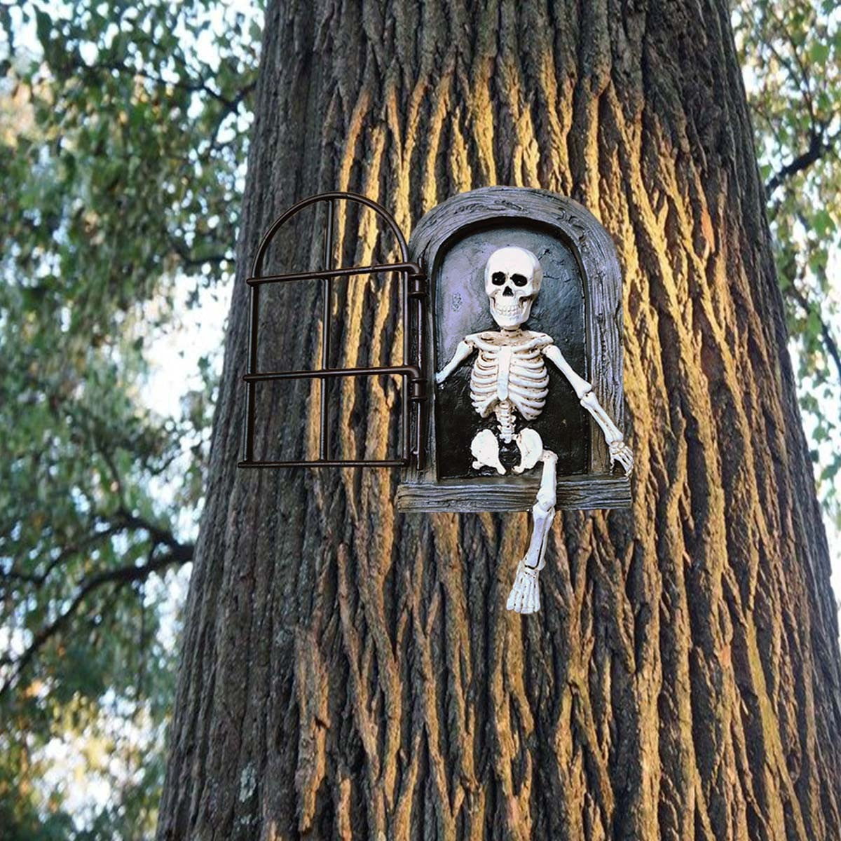 Hotyverty Vintage Window Skeleton Resin Wall Figurine, Gothic Indoor Wall Decor for Door Mantel, Creative Halloween Gift for Halloween Party Decor Enthusiasts