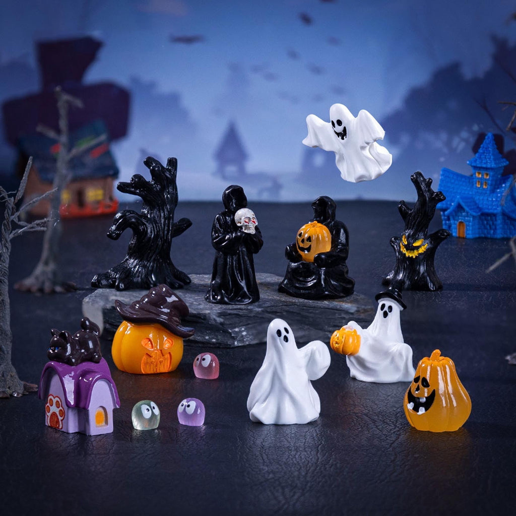 WKSCLPAI Halloween Miniatures Figures Mini Resin Figurines for Halloween Decorations, Halloween Party Favors Bag Fillers Garden Dollhouse Decor 12 Styles to Choose From, Skeleton Hugs