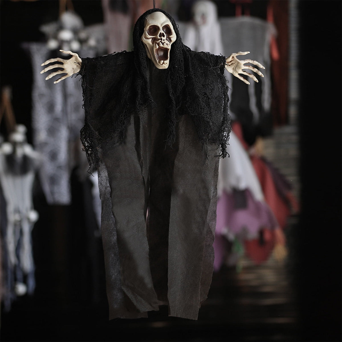 Wadada Halloween Hanging Grim Reapers, Halloween Skeleton Flying Ghosts for Halloween Outdoor Decoration, Haunted Haunted House Prop, Halloween Party Supplies Decor (17x13 Inch, With Suction Cups)