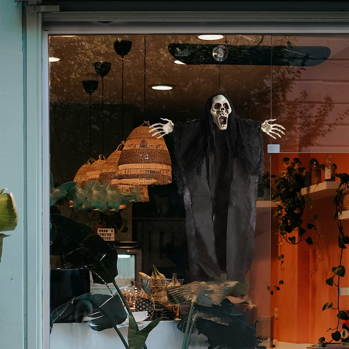 Wadada Halloween Hanging Grim Reapers, Halloween Skeleton Flying Ghosts for Halloween Outdoor Decoration, Haunted Haunted House Prop, Halloween Party Supplies Decor (17x13 Inch, With Suction Cups)