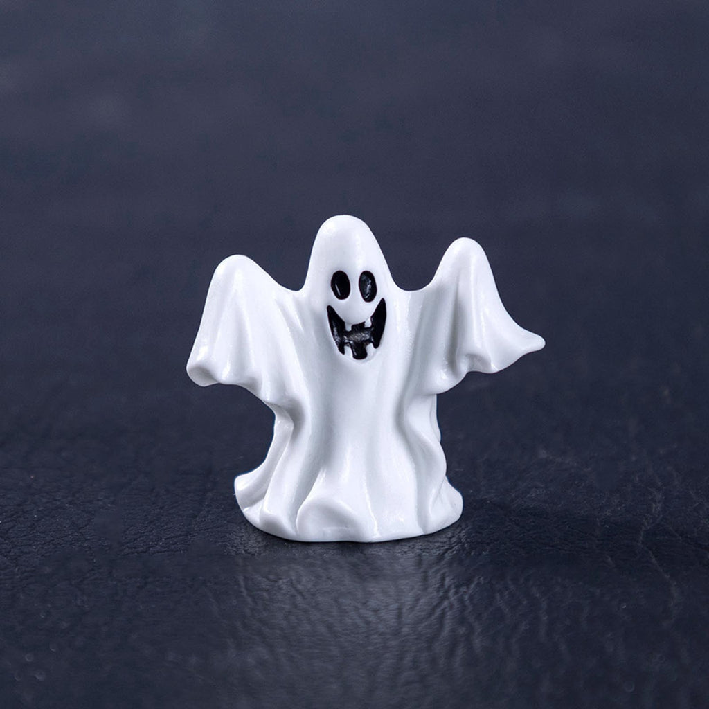 WKSCLPAI Halloween Miniatures Figures Mini Resin Figurines for Halloween Decorations, Halloween Party Favors Bag Fillers Garden Dollhouse Decor 12 Styles to Choose From, Skeleton Hugs