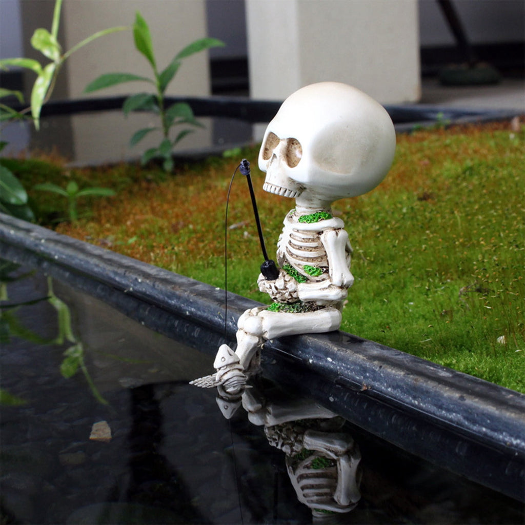 Oalirro Halloween Fishing Skeleton Resin Statue - 4.5in Realistic Hand-Painted Outdoor Garden Decor, Durable Pond Ornament for Yard, Porch, Horror Gift