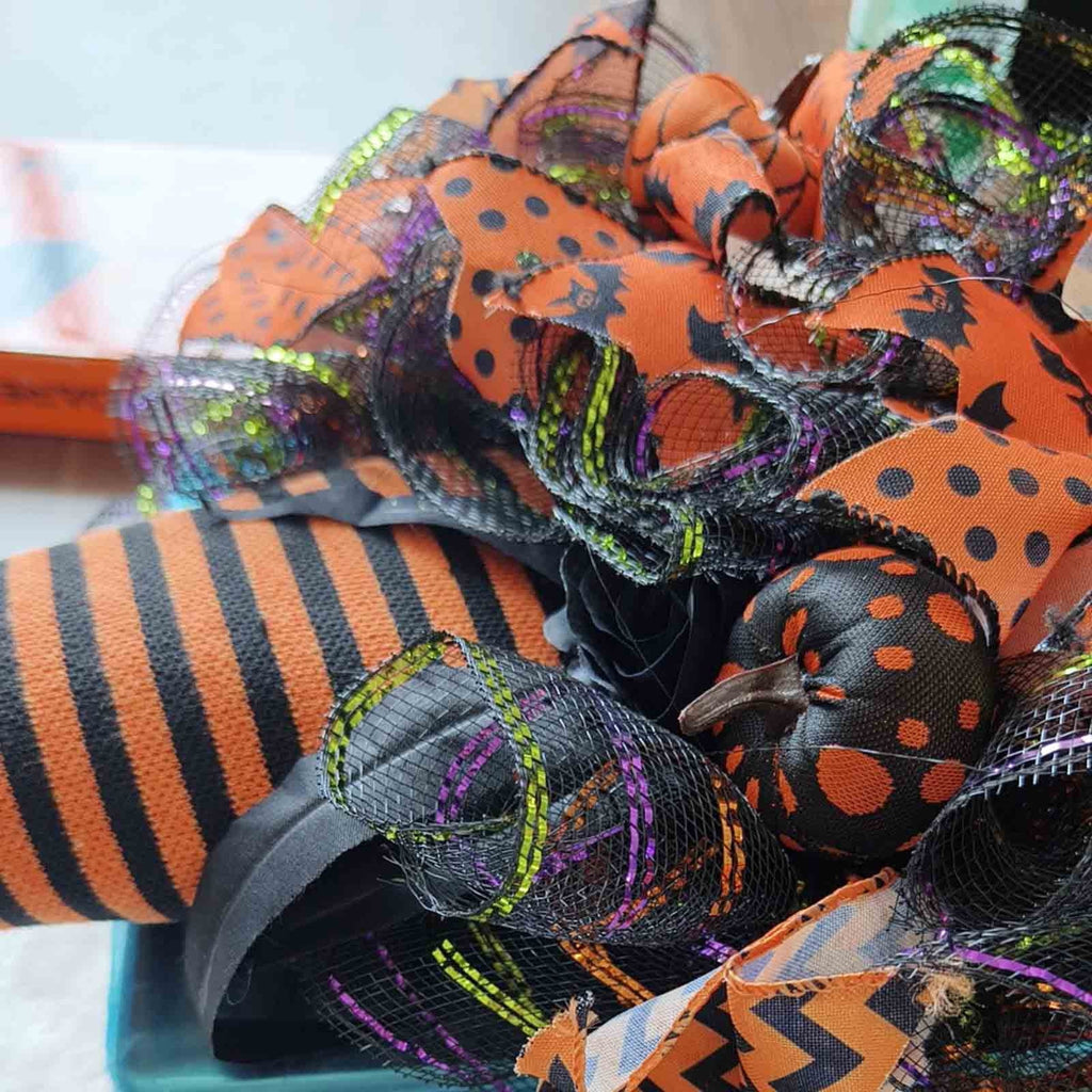 YOTQUSKI Halloween Wreath,Halloween Wreaths For Front Door,Witch Door Wreath Halloween Decorations,with Witch Hat Legs Hanging Lanyard for Party Decorations Indoor Outdoor