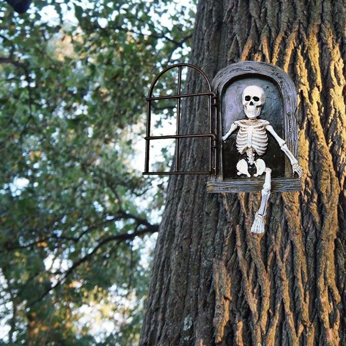 Hotyverty Vintage Window Skeleton Resin Wall Figurine, Gothic Indoor Wall Decor for Door Mantel, Creative Halloween Gift for Halloween Party Decor Enthusiasts