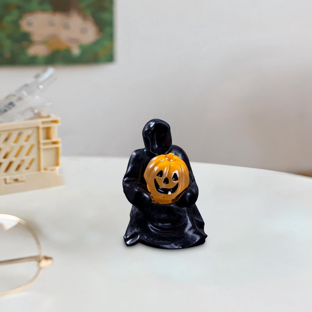 WKSCLPAI Halloween Miniatures Figures Mini Resin Figurines for Halloween Decorations, Halloween Party Favors Bag Fillers Garden Dollhouse Decor 12 Styles to Choose From, Skeleton Hugs